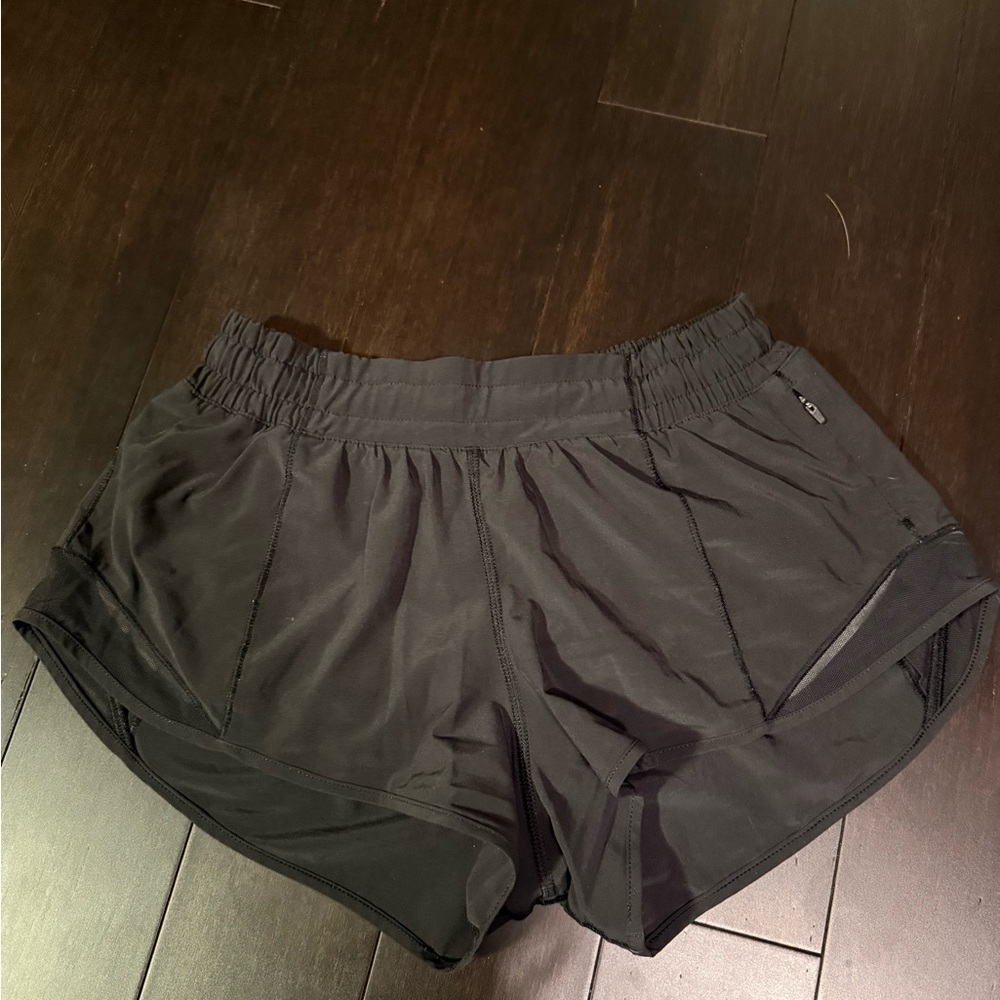 Lululemon hotty hot 2.5 shorts